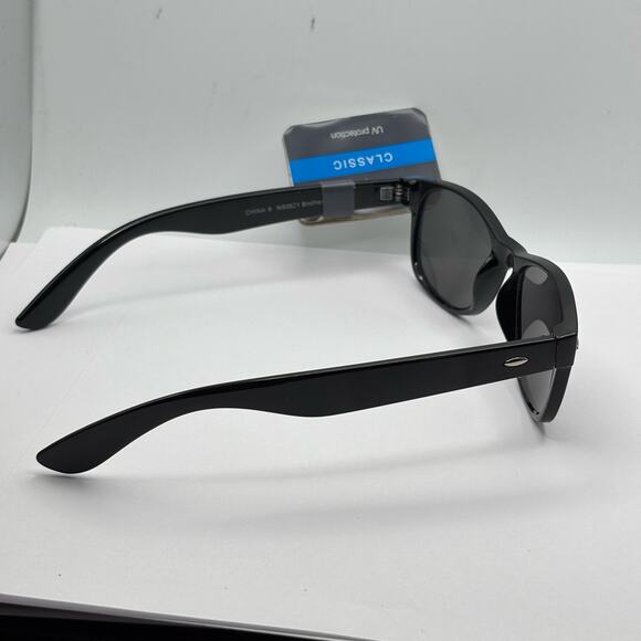 Black West Loop Sunglasses - Picture 4 of 5